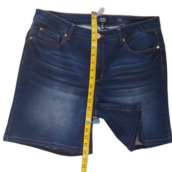 Women's Jones New York Designer Gold Patch Signature Shorts. 14 - Picture 5 of 6